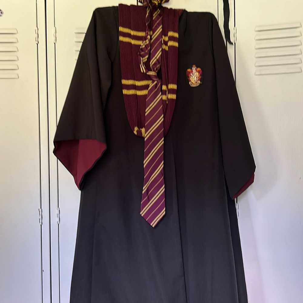Gryffindor School Uniform | Accessories and Wand | Women & Girls